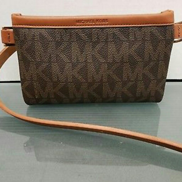 🚫SOLD🚫 Michael Kors Fanny Pack - Picture 2 of 3